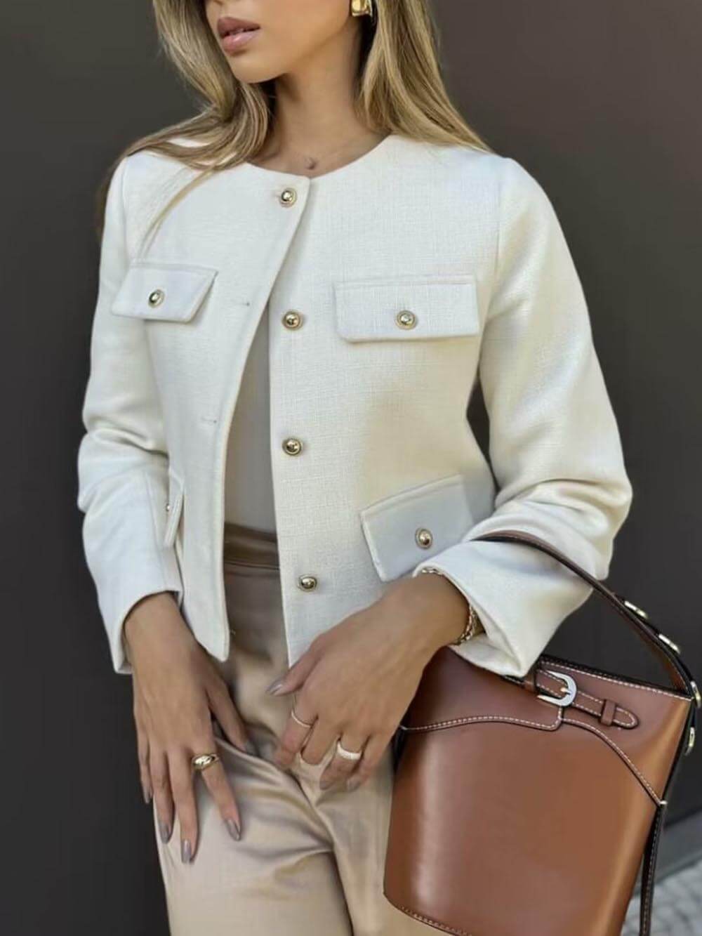 Veste de Tailleur Style Chanel avec Boutons Courts - Élégance et Chic Intemporel