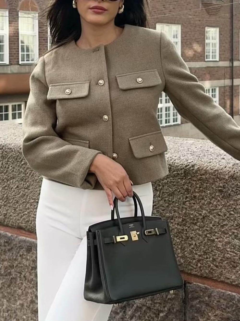 Veste de Tailleur Style Chanel avec Boutons Courts - Élégance et Chic Intemporel