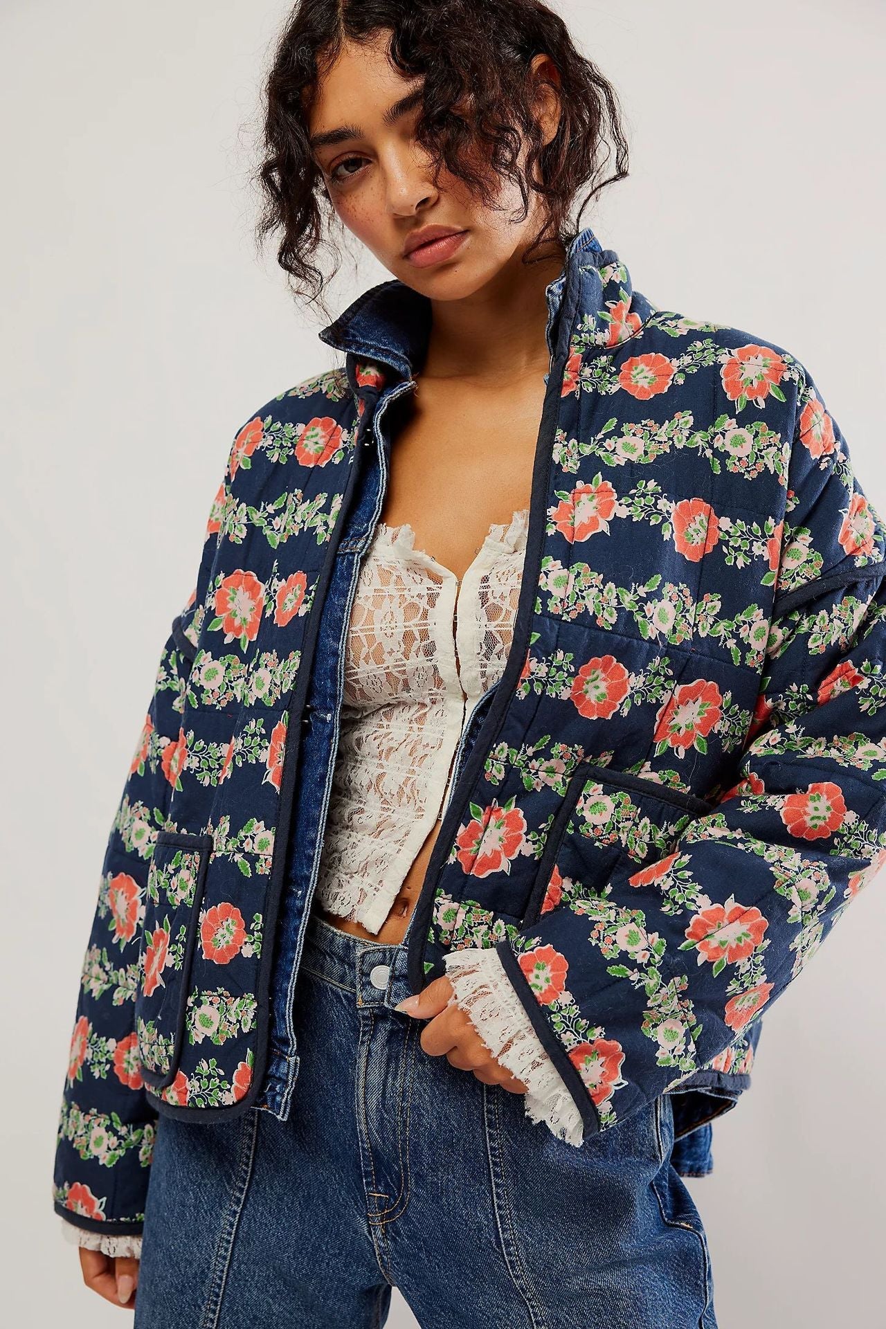 Veste en Coton à Imprimé Floral - Élégance et Confort pour Toutes les Occasions