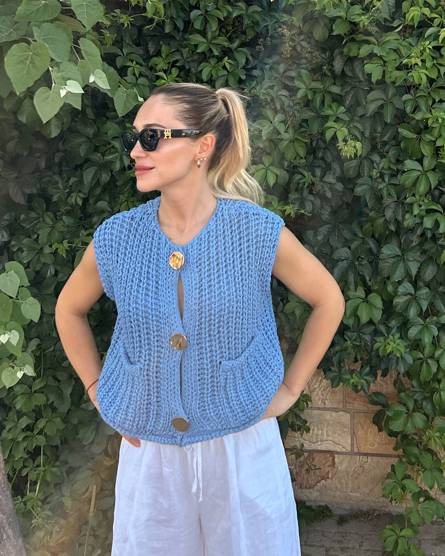 Gilet en Tricot à Gros Boutons - Élégance et Confort pour Toutes les Occasions