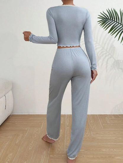 Ensemble Pyjama Femme Élégant – Tissu Doux et Confortable, Idéal pour les Soirées Détente