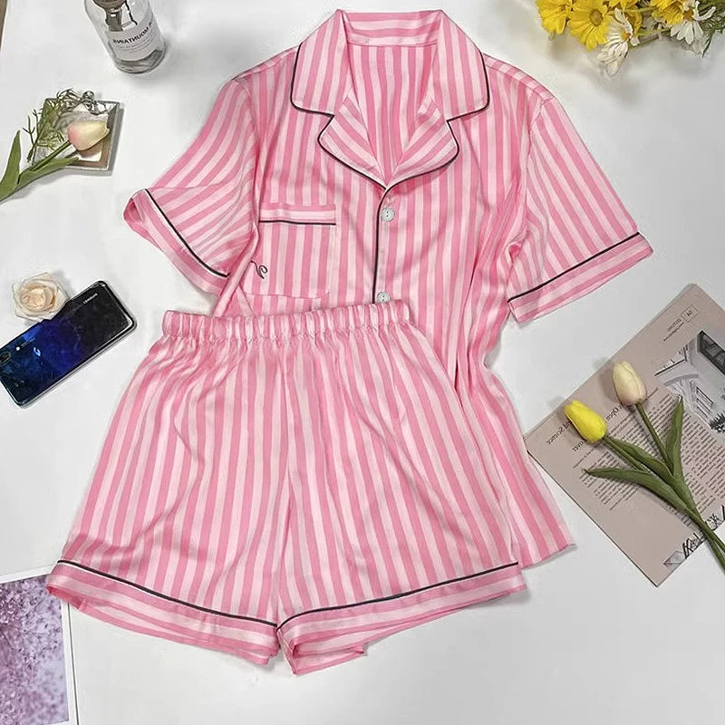 Pyjama Femme Été Rayé Rose - Ensemble 2 Pièces Col Chemise - Tenue de Nuit Élégante pour Maison et Extérieur