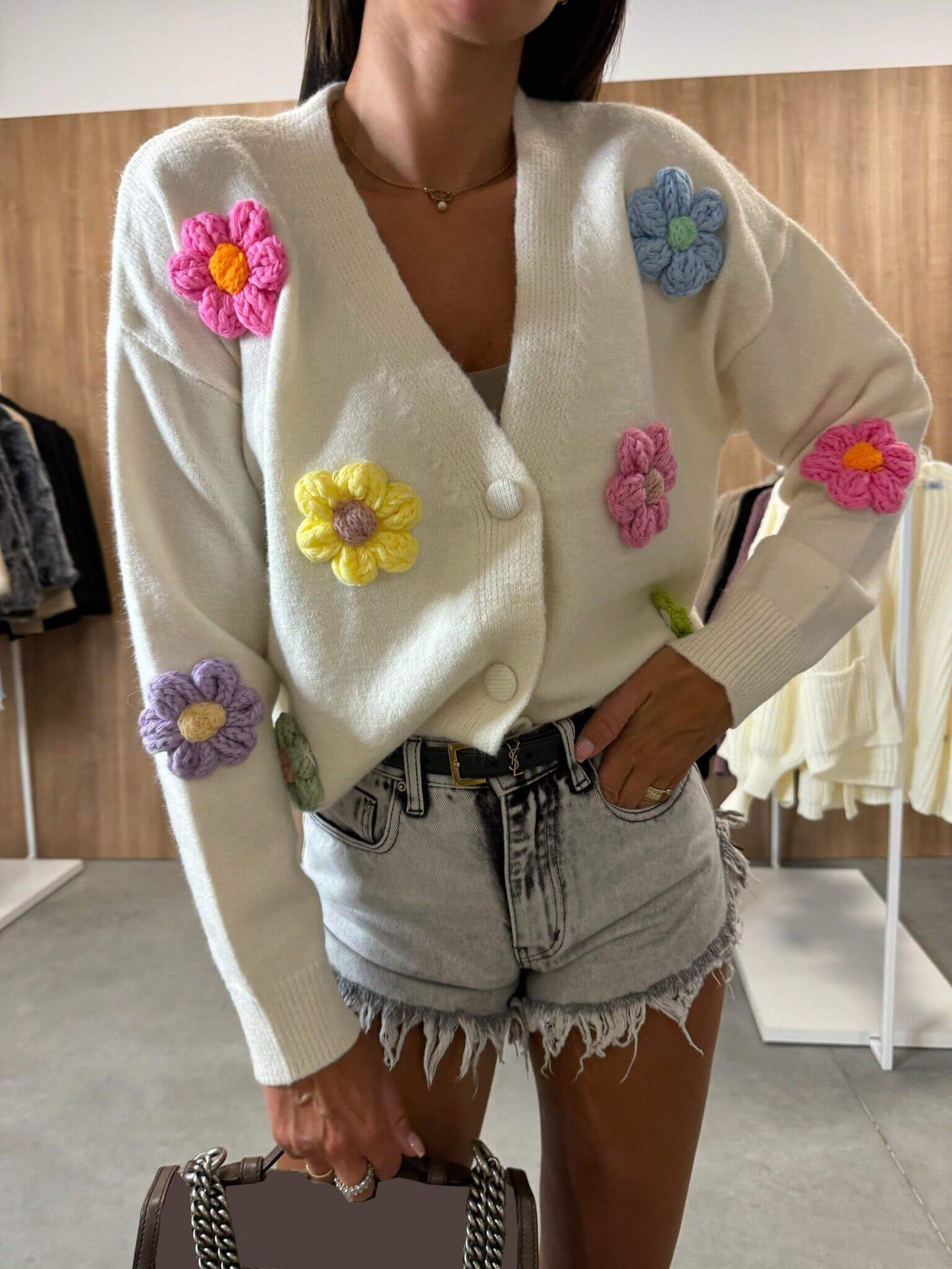 Cardigan Ample avec Fleurs au Crochet - Élégance et Confort pour un Style Décontracté